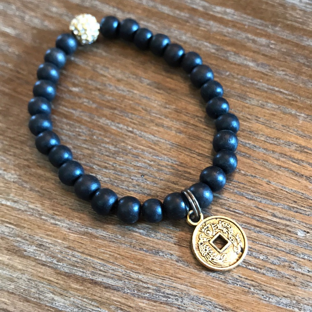 Elastic beaded bracelet